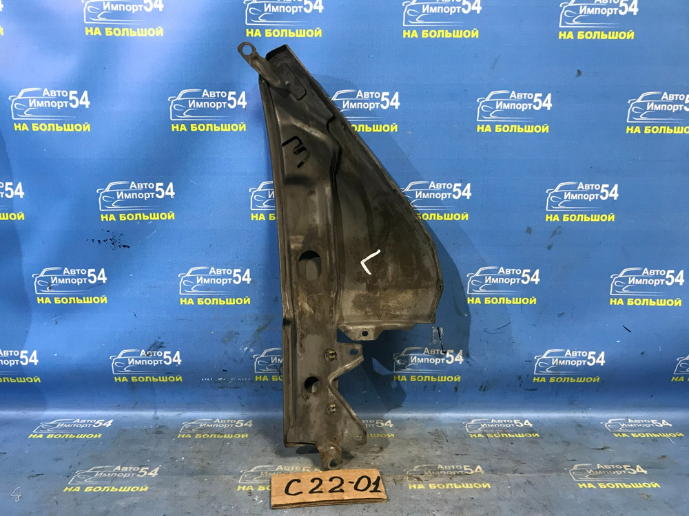 Крыло переднее левое NISSAN LARGO 1992