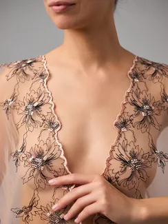 05-163 Вышивка на неэл. сетке 22 см, бежевый, черный, миндаль (левая)