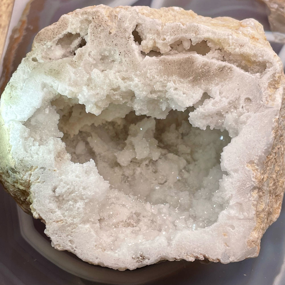 36861 Горный Хрусталь друза половинка 85*120мм