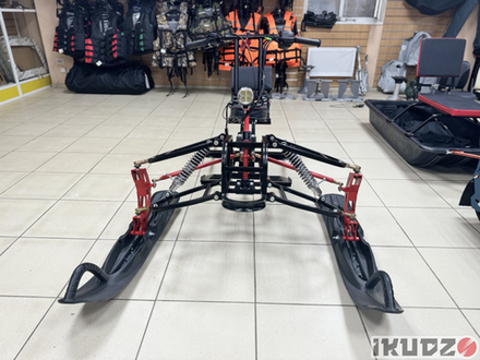 ЛЫЖНЫЙ МОДУЛЬ IKUDZO (УСИЛЕН, С ПОДОГРЕВОМ РУЧЕК, ПЛАСТИКОВЫЕ ЛЫЖИ)