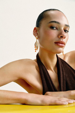 ZARA СЕРЬГИ С ЦВЕТАМИ И БУСИНАМИ, ЗОЛОТИСТЫЙ