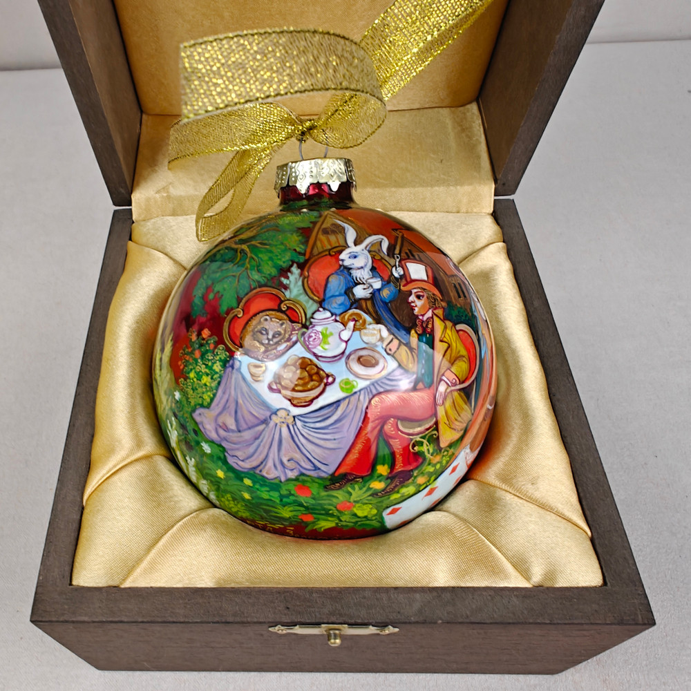 Шар новогодний с круговой росписью Палех "Алиса в стране чудес-4" в футляре