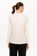 0117 Жилет женский (кремовый)
