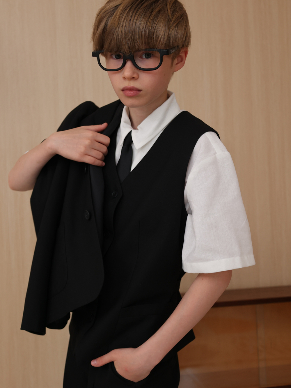 Жилет классический черного цвета unisex