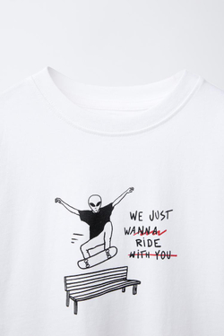 ZARA ФУТБОЛКА ИЗ ТКАНИ С ПРИНТОМ, БЕЛЫЙ