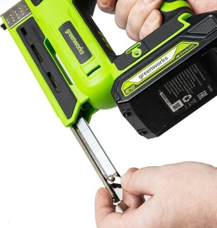 Степлер аккумуляторный GREENWORKS G24CS10 24V, АКБ 2Ач и ЗУ 3400107CUA