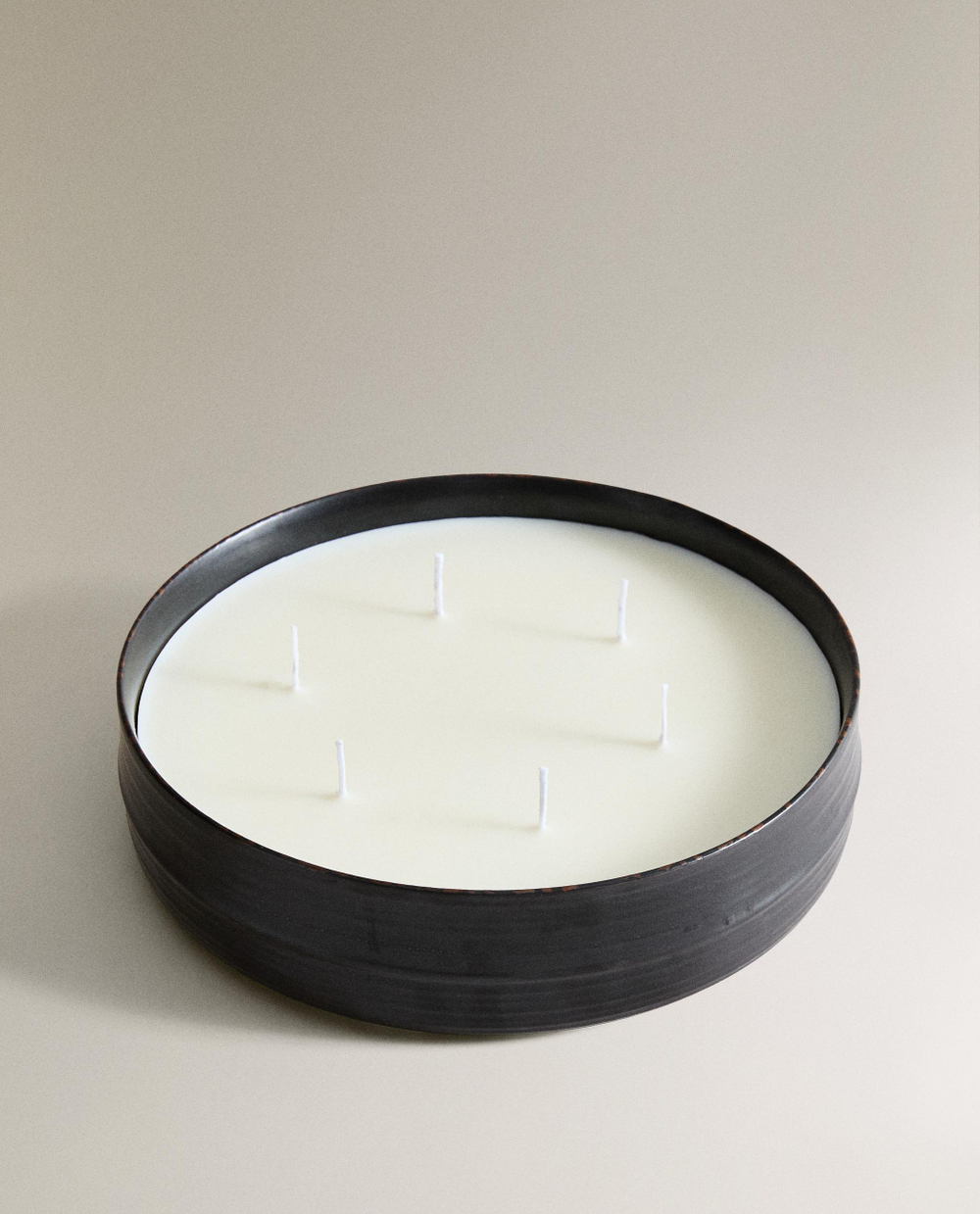 Zara Home Свеча ароматическая Verdant Forest 1350 г, растительный воск, аромат древесный, Коричневый