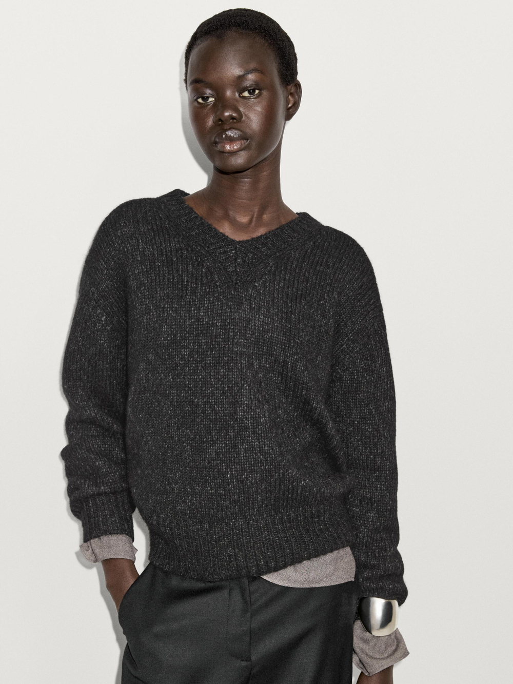 Massimo Dutti Свитер с V-образным вырезом, серый