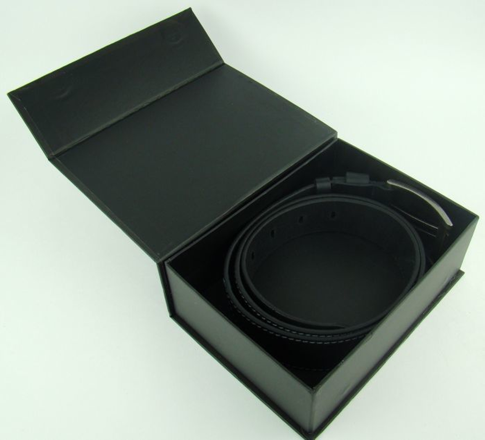 Коробка подарочная большая для 2-х ремней из картона чёрная на магните 20,5х15х7 см арт.5001