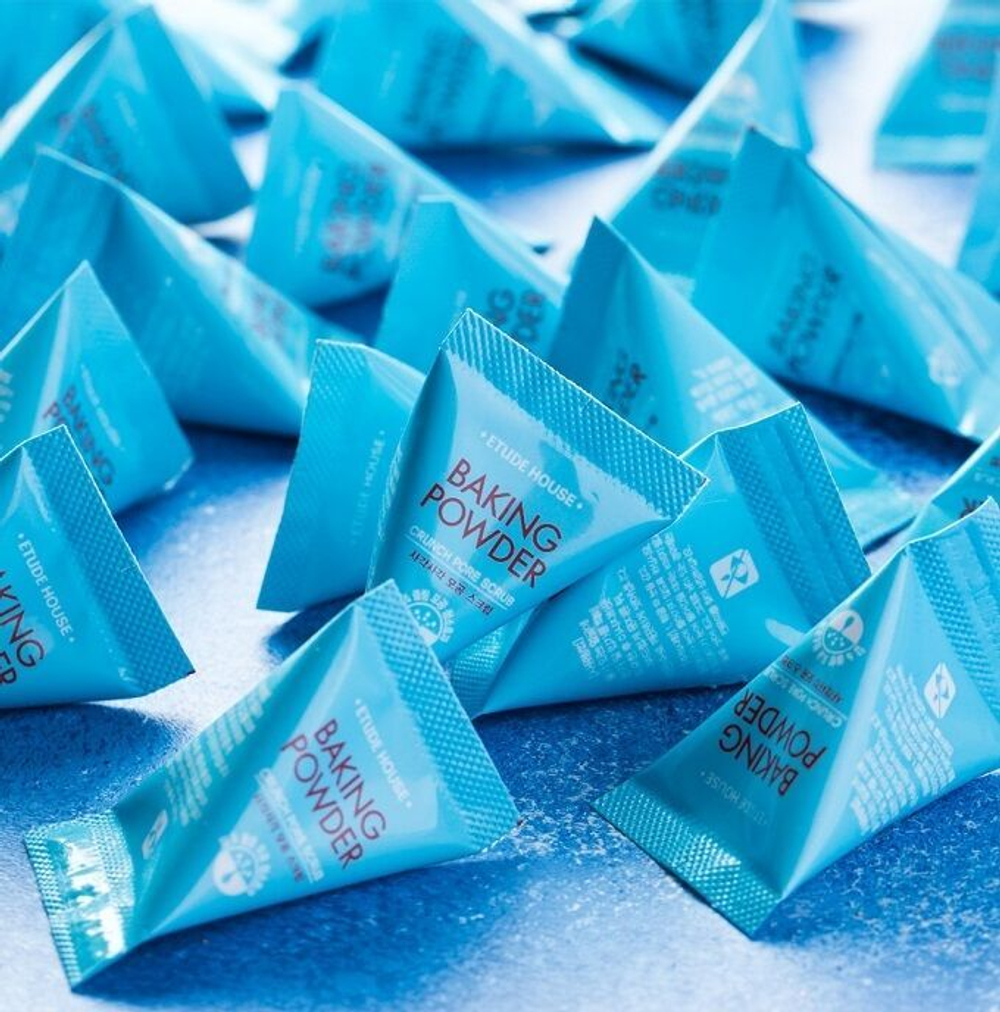 Скраб-пирамидка с содой Etude House Baking Powder Crunch Pore Scrub