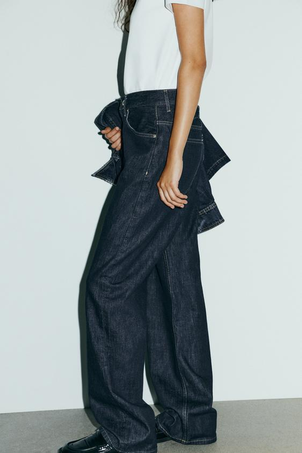 ZARA ПРЯМЫЕ ДЖИНСЫ TRF С ВЫСОКОЙ ПОСАДКОЙ И ХЛЯСТИКОМ, ТЕМНЫЙ ИНДИГО