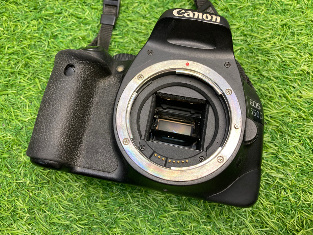 Canon 550D kit 18-55mm 3.5-5.6 IS (30.500 кадров)