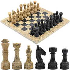 Шахматы из мрамора черного и ракушечника в кейсе