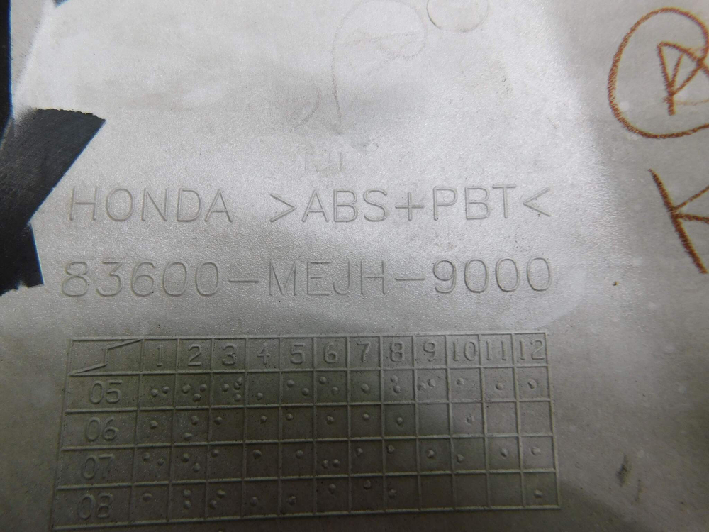 Пластик боковой правый Honda CB1300 SC54 SC62 83600-MEJH-9000