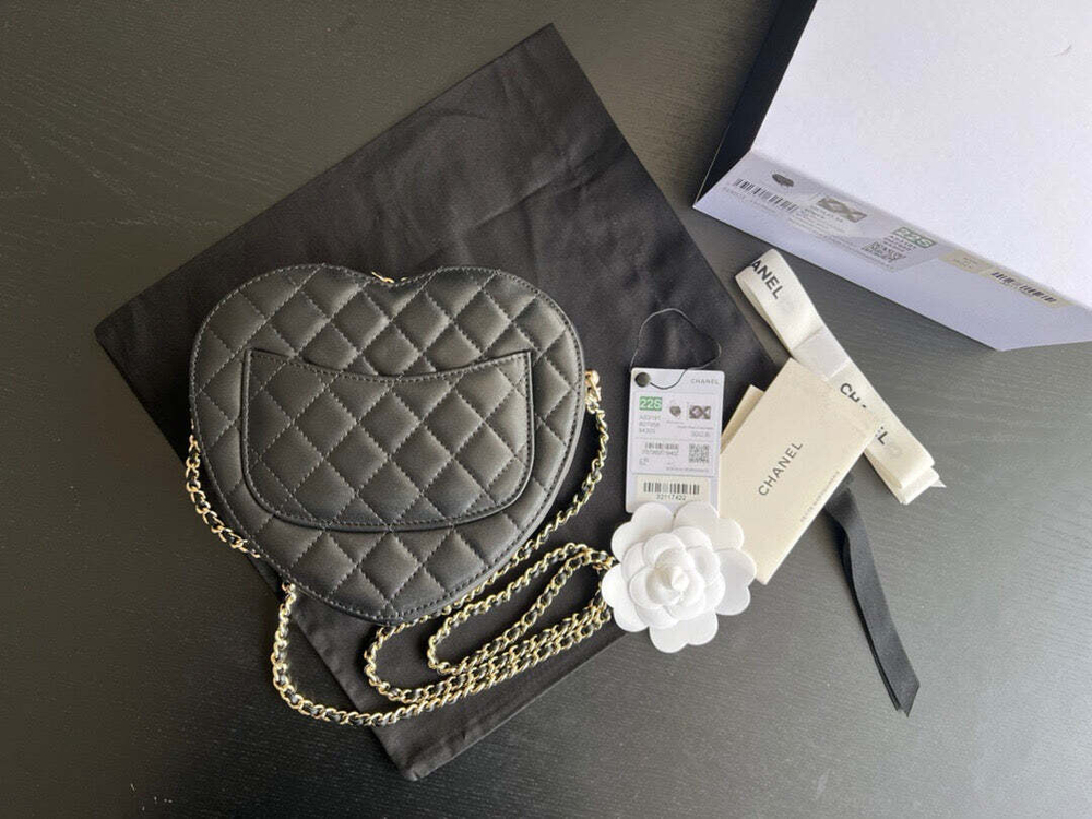 Chanel Heart Bag 18 cm