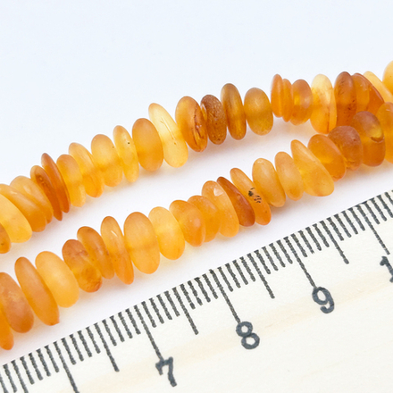 Янтарь матовый, бусины крошка, размер 5,7-6,6* 1,9-3,4, цена за отрезок 8,5 см (1/4 нити)