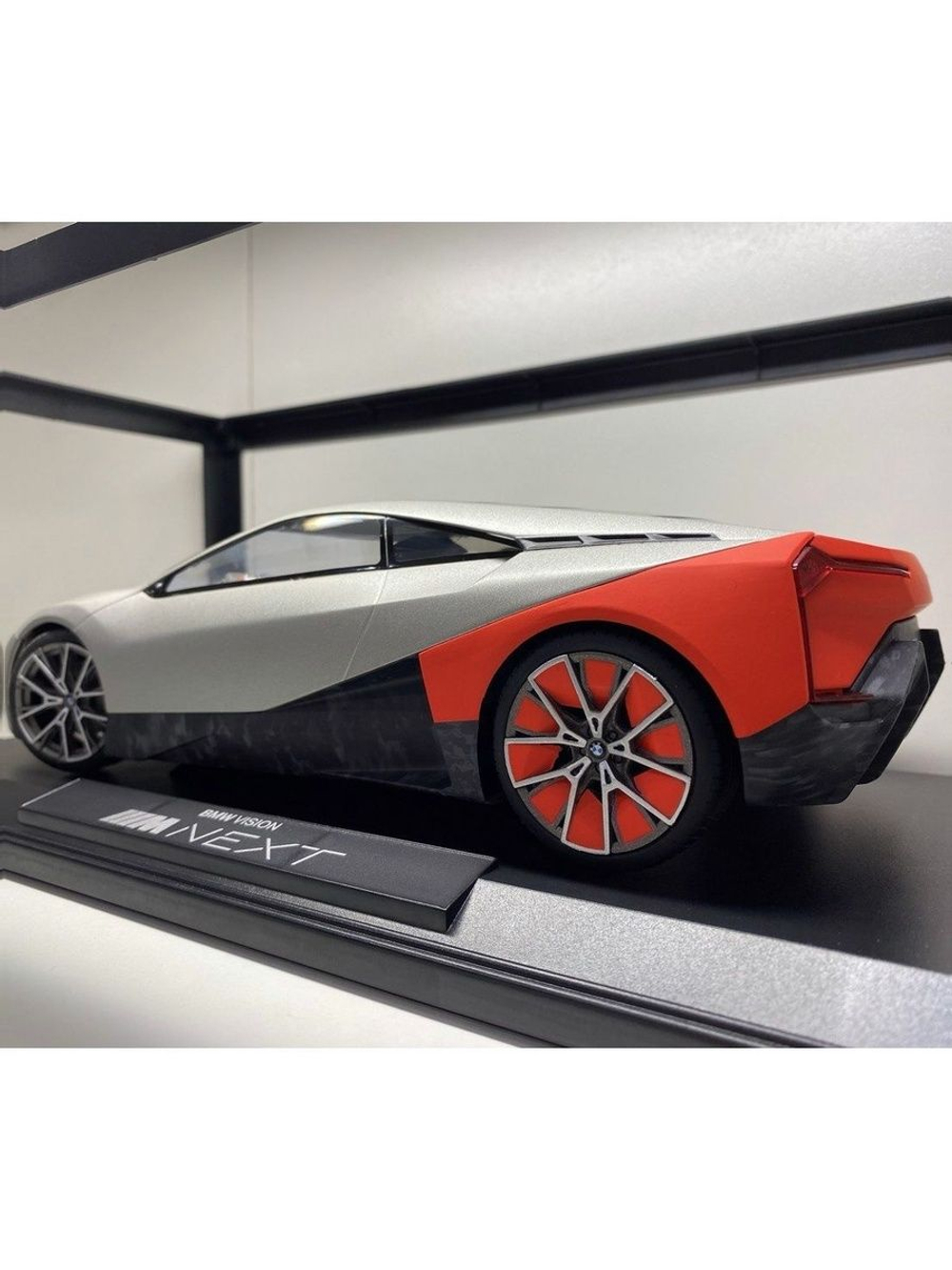 Модель BMW масштабная Vision M next 2019 1:18