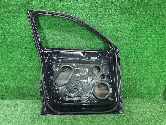 Дверь передняя левая VW Touareg 3 (2018-2023)