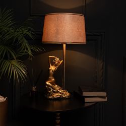 Настольная лампа Девушка на камне Бронза с абажуром Тюсо Игуана Беж