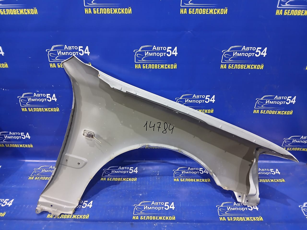 Крыло переднее левое TOYOTA PROGRES 1998-2007