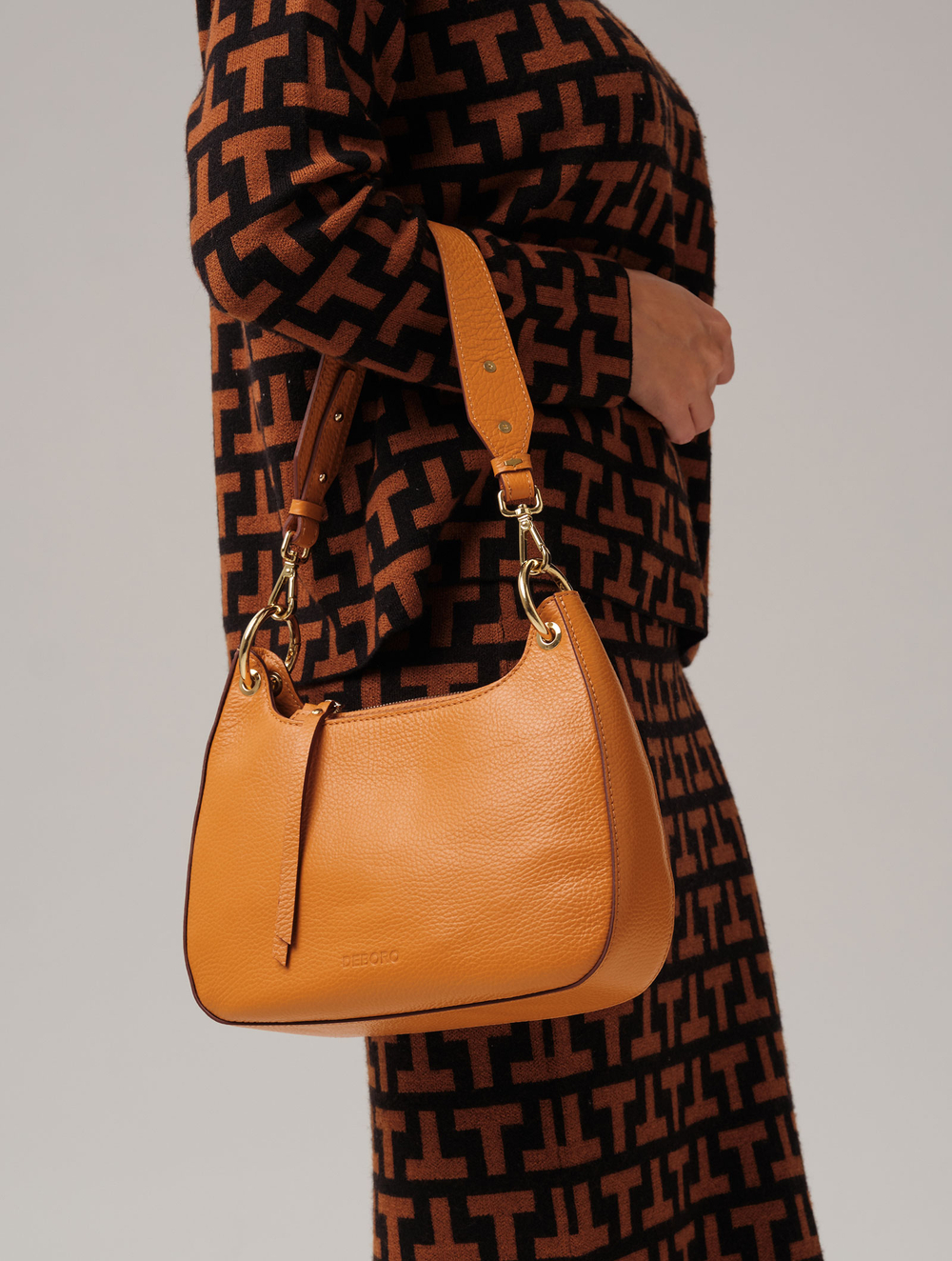 Сумка Deboro 30486 оранжевый карандаш