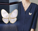 Брошка, брошь перламутровая "Бабочка". БелыйЦвет-синий. Символ стабильности и духовного начала.