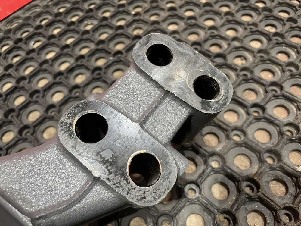 Кронштейн рессоры передней правый 2020г.