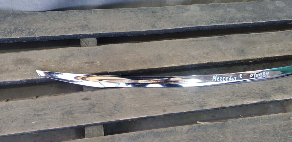 Молдинг крышки багажника Mercedes E-Class (W213) 16-20 Б/У Оригинал A2137570000