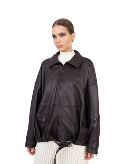 Женская чёрная кожаная куртка на молнии
