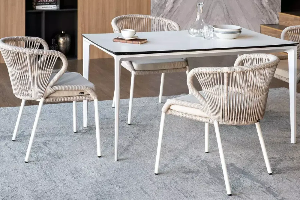 "Малага" обеденная группа на 4 персоны со стульями "Милан", каркас белый, роуп бежевый