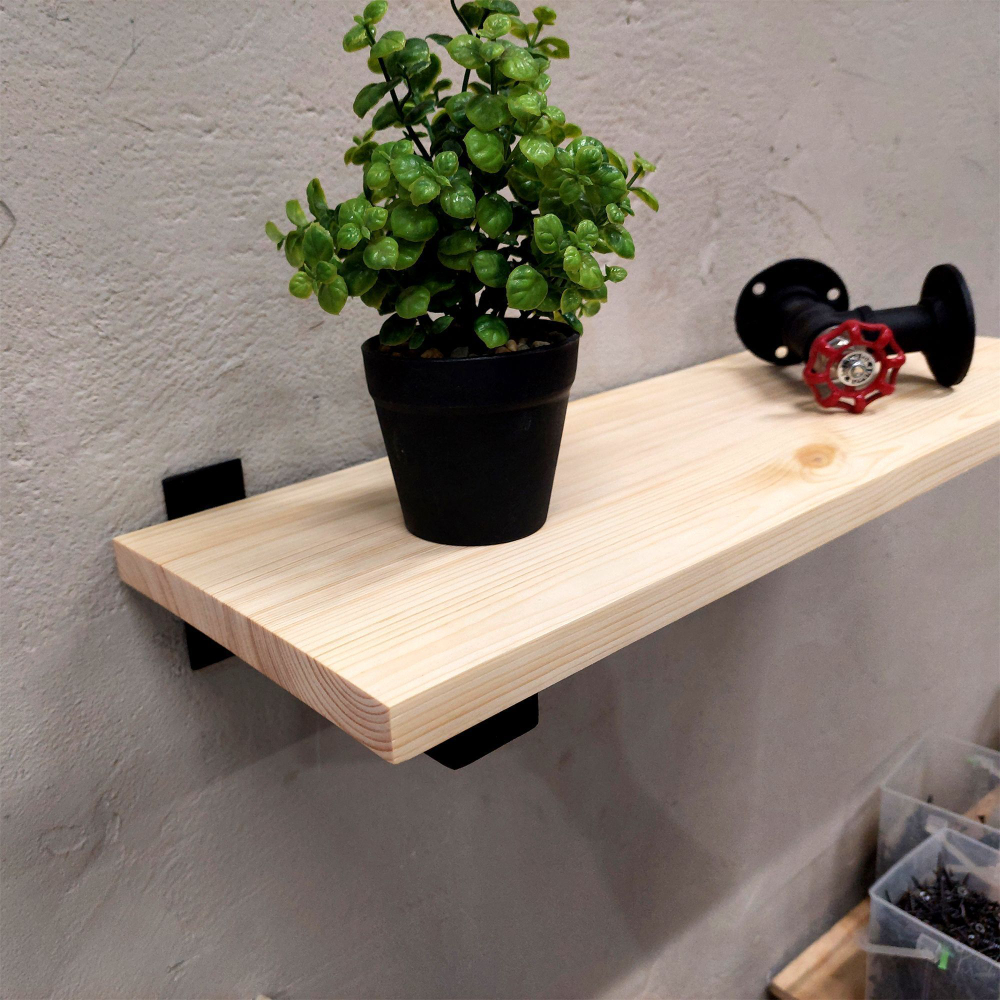 Настенные полки из натурального дерева в стиле Лофт