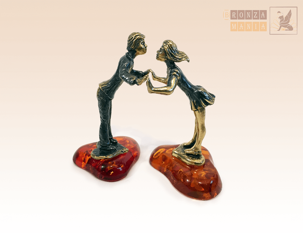 фигурка Целующиеся на янтаре раздельно