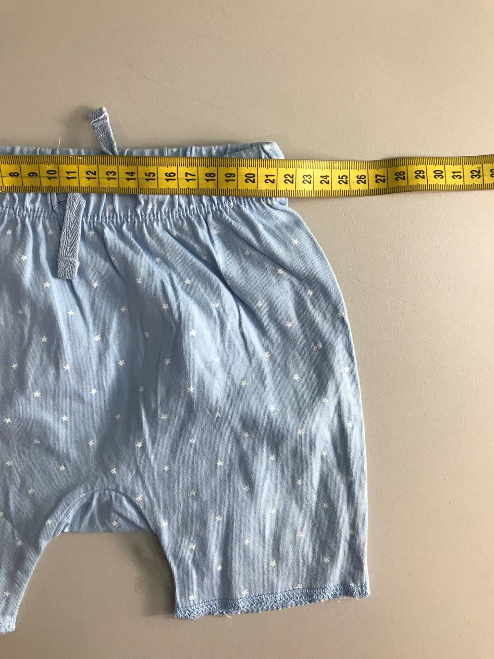 Шорты тонкие приятной расцветки, визуально на 1/1,5 года