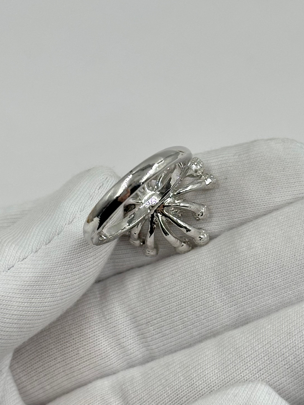 Кольцо с кристаллами