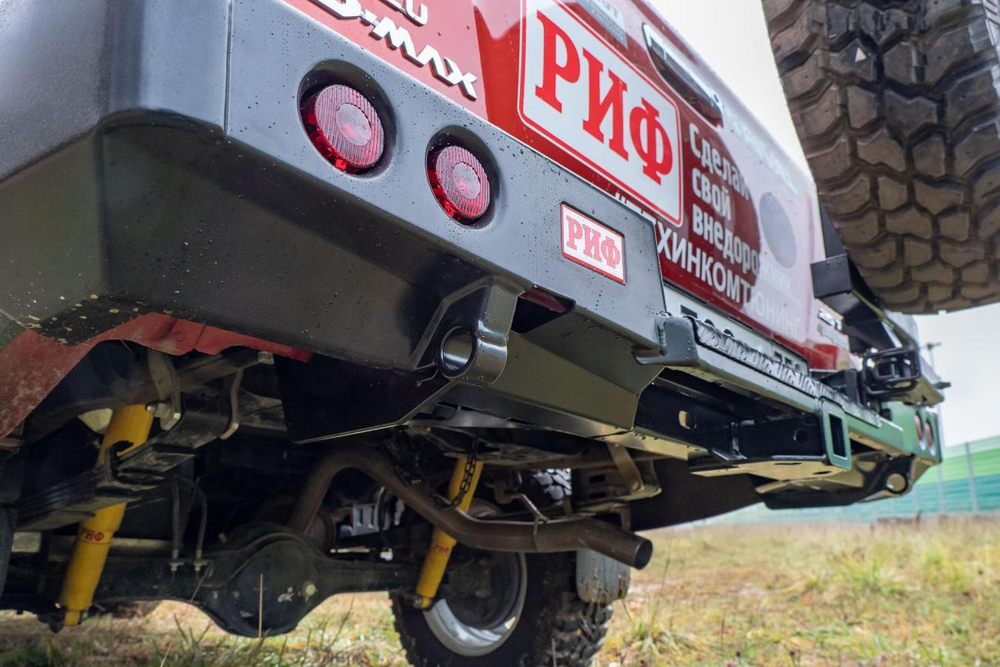 Бампер силовой задний Isuzu D-MAX (2012-2020) с квадратом под фаркоп, калиткой, фонарями, подсветкой номера стандарт