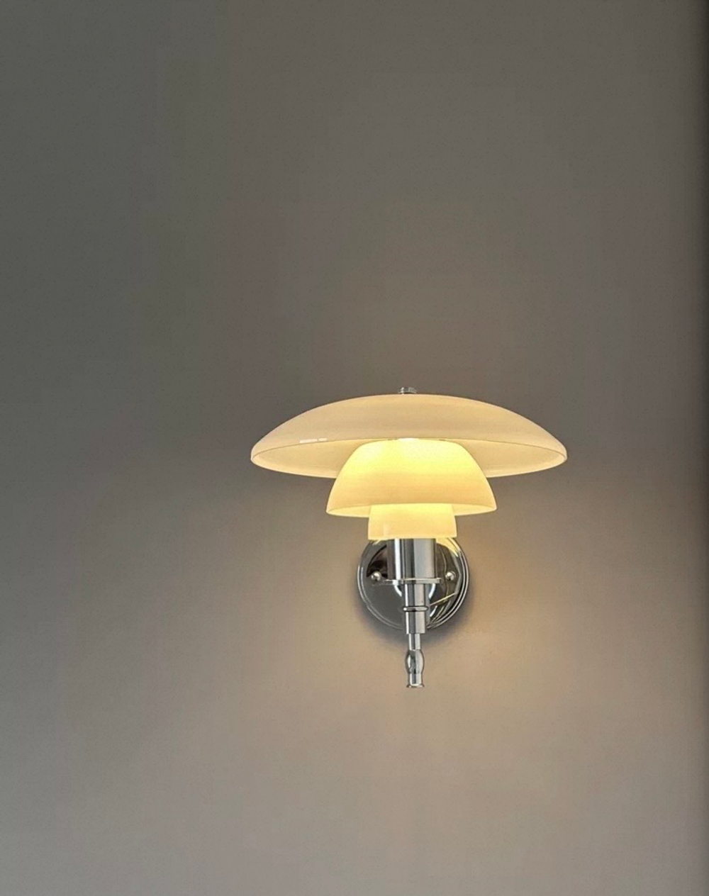 Wall design lamp Ph 2/1 by Louis Poulse
