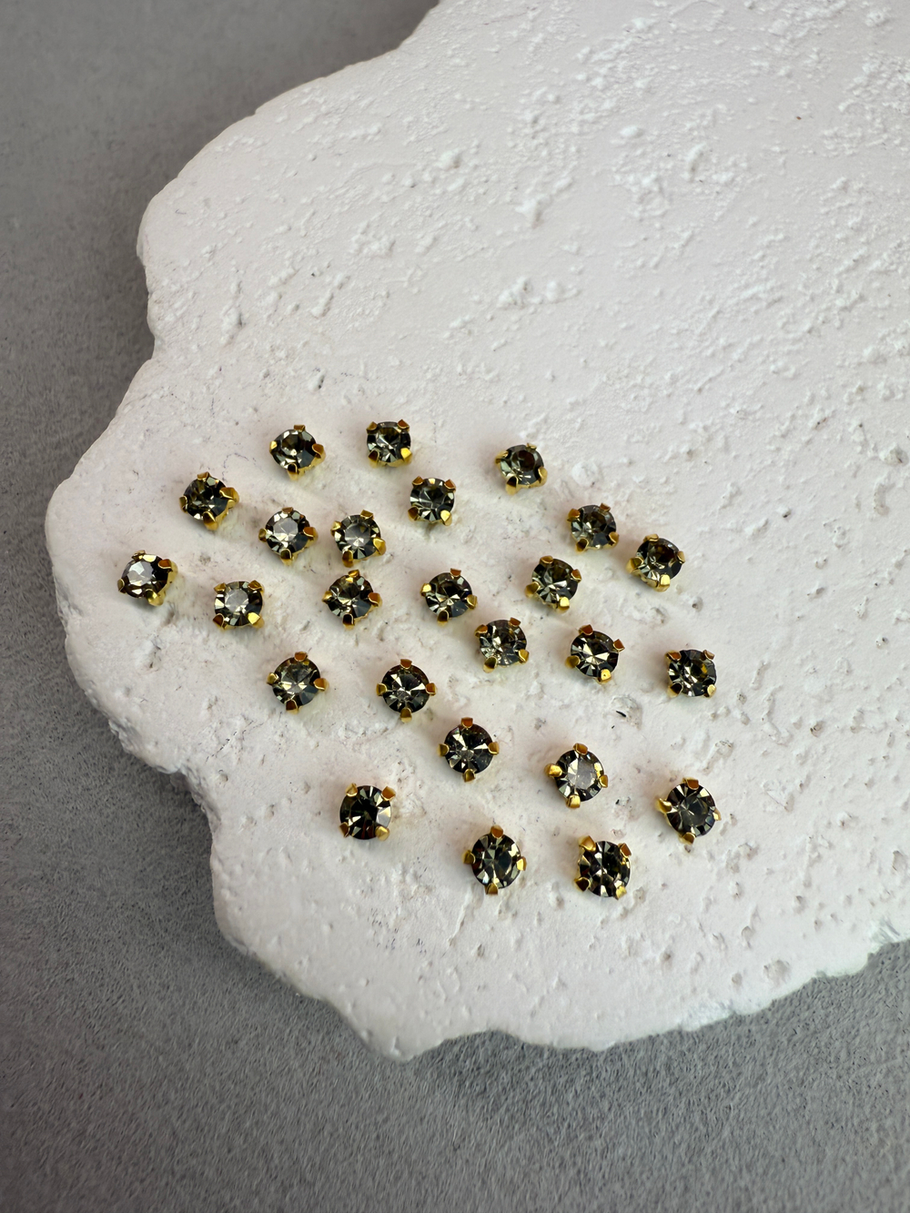 Шатоны 4 мм, Графит в золоте, 25 шт