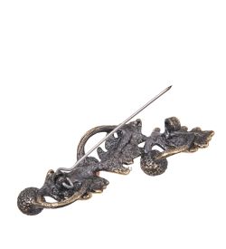 AM-4065 Брошь «Листики Дуба Трио» (латунь, янтарь)