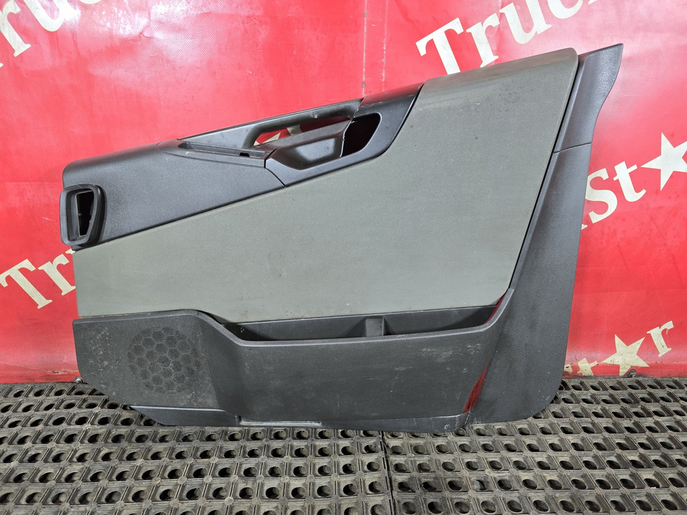 Обшивка двери правой