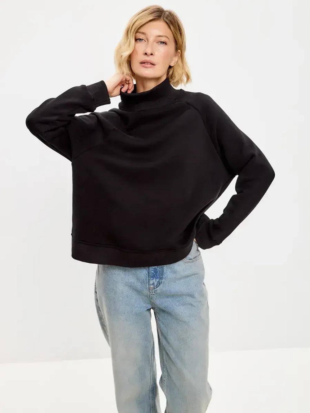 Свитер теплый с воротником свитшот