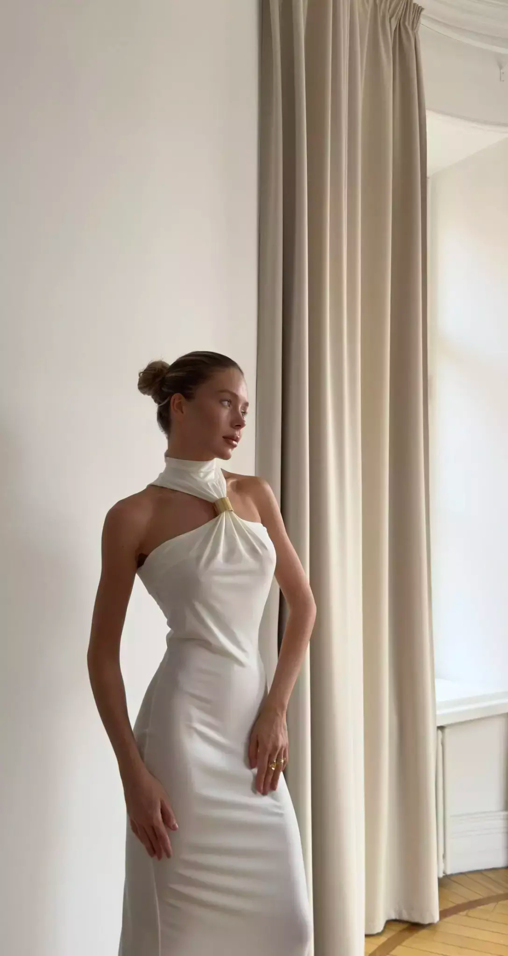 Платье с акцентной деталью