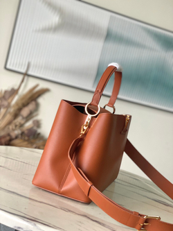 Louis Vuitton Capucines GM Souple