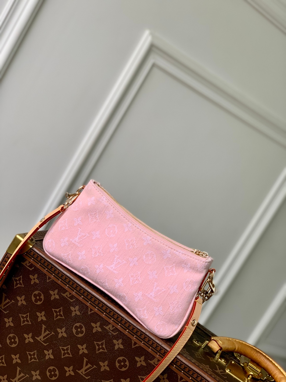 Louis Vuitton Liv Pochette