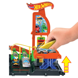 Hot Wheels - Зарядная станция для суперкаров + автомобиль HTN79 / артикул   HTN79  / GTIN 194735195107