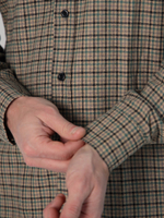 Рубашка Город Горький коричневая клетка с нашивкой