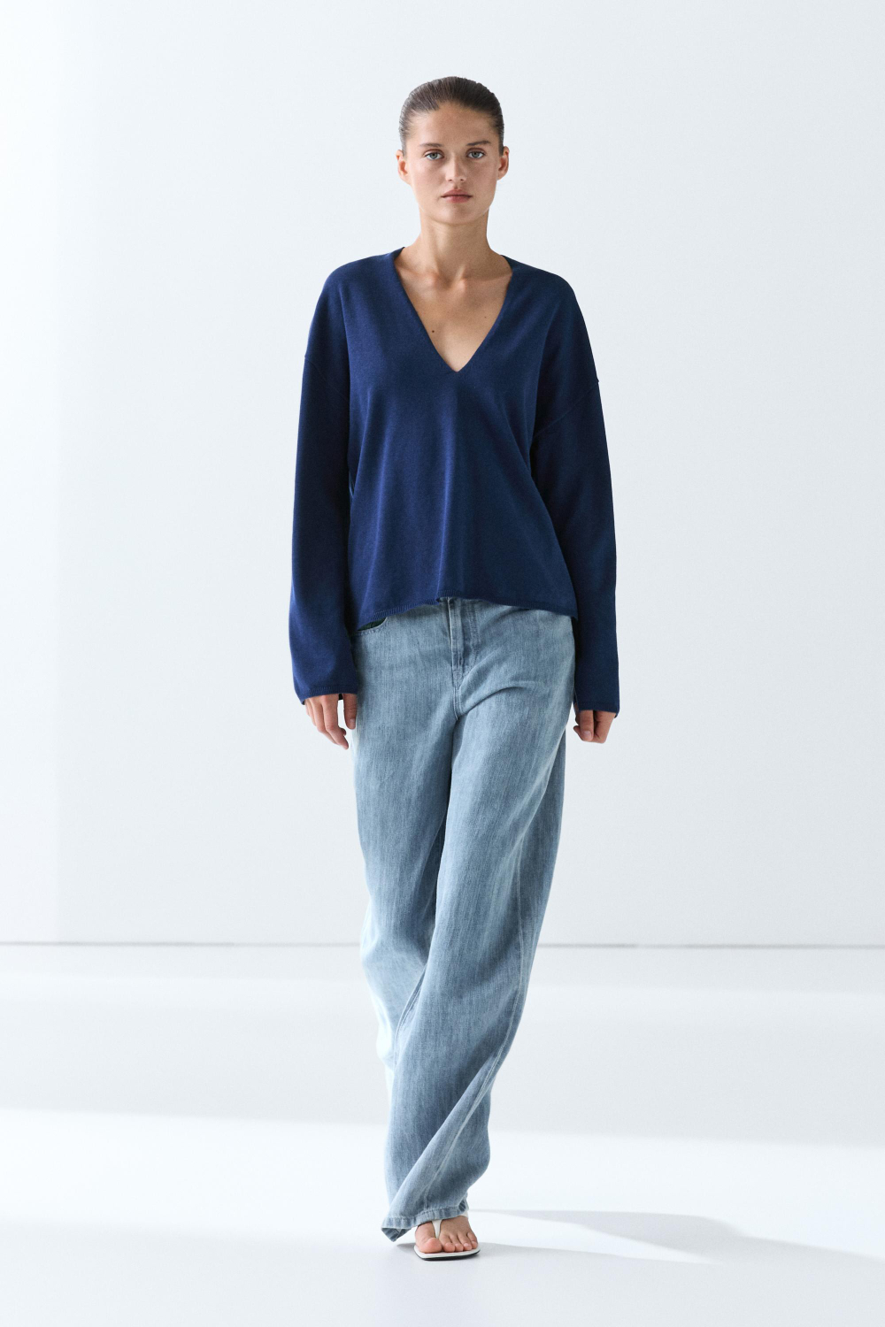 Massimo Dutti свитер с V-образным вырезом, темно-синий