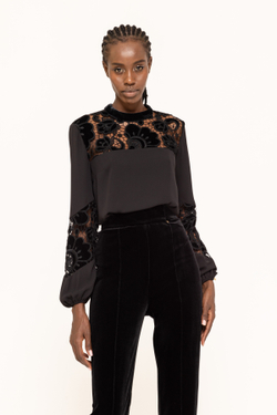 Блузка с бархатной вставкой