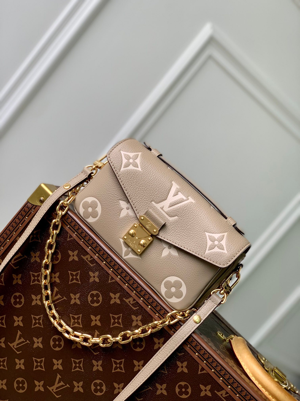 Louis Vuitton Pochette Metis East West