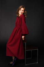 Платье с асимметричной рюшей "Герда" из крапивы бордо