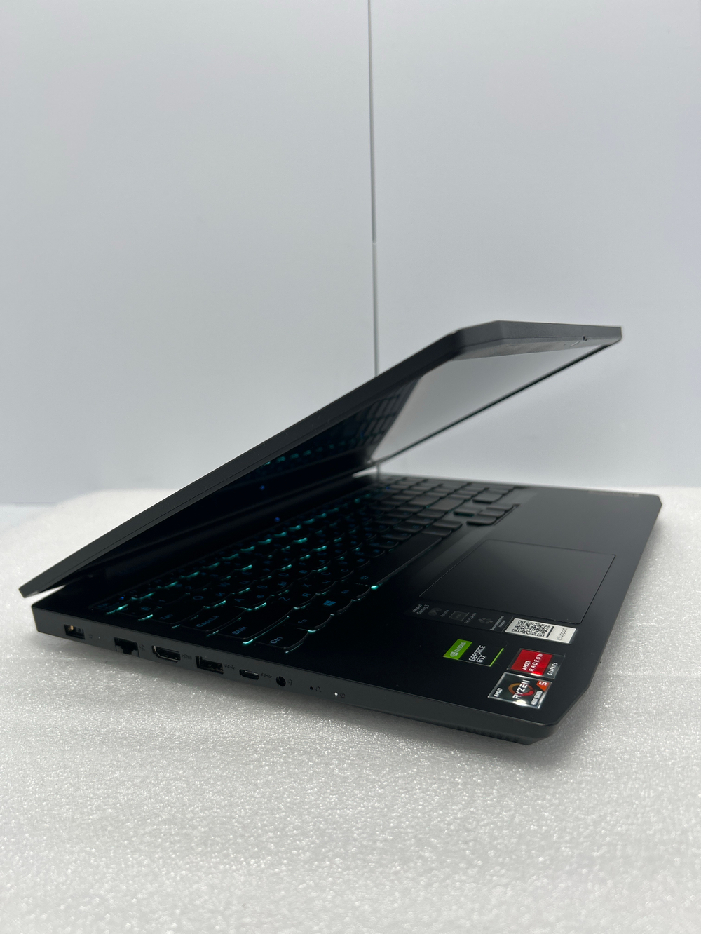 Ноутбук игровой Lenovo ideapad Gaming 3 15ARH05 15.6"/AMD Ryzen 5 4600H/RAM 8GB DDR4/256GB SSD/NVIDIA GeForce GTX 1650 4GB/1920х1080/IPS 120Hz/DOS/Подсветка кл-ры: LED/Цвет черный. Состояние: B1